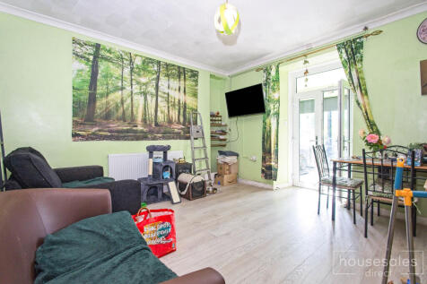 Kitchen/Reception Area