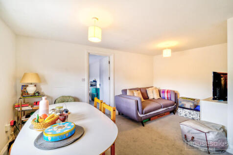 Lounge/ Dining Room