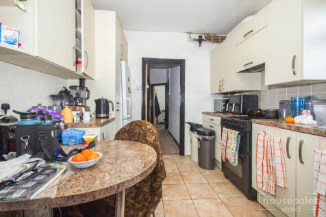 Kitchen/ Dining Room