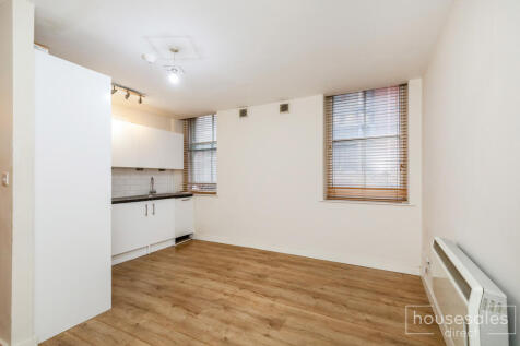 Kitchen/ Living Room 