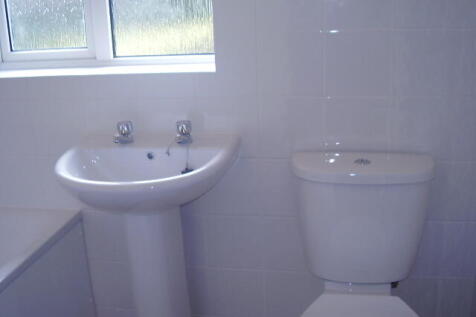 15 Berry Way bathroo