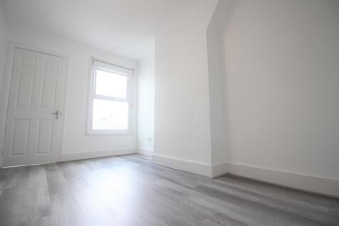 82 Grover Road - Bed