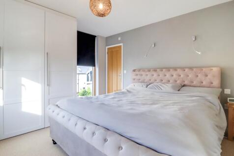 Primary-Bedroom