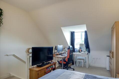 Master-Bedroom-VI cropped e