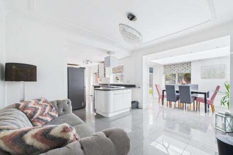 CAM02195G0-PR0093-STILL018