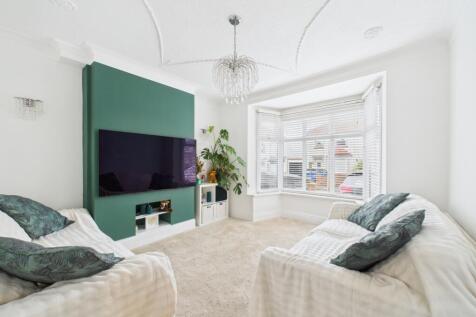 CAM02195G0-PR0093-STILL005