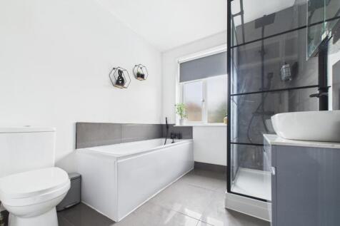 CAM02195G0-PR0093-STILL026