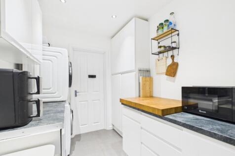 CAM02195G0-PR0093-STILL012