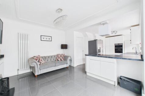 CAM02195G0-PR0093-STILL016