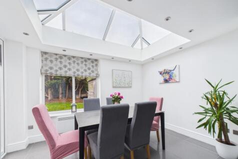 CAM02195G0-PR0093-STILL014