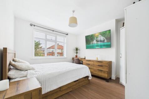 CAM02195G0-PR0093-STILL036