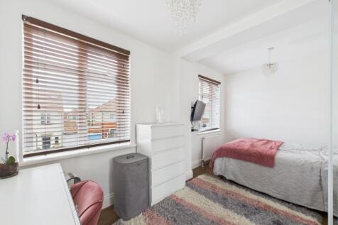 CAM02195G0-PR0093-STILL032