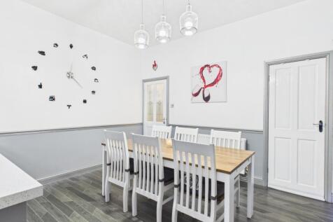 CAM03729G0-PR0174-STILL001