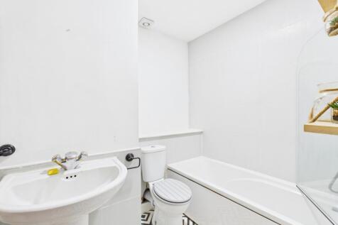 CAM03729G0-PR0067-STILL001