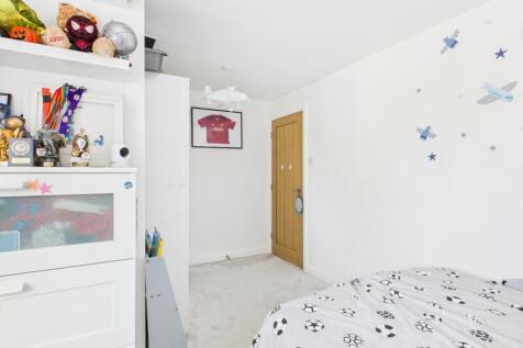CAM03729G0-PR0090-STILL023