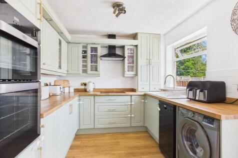 CAM03729G0-PR0092-STILL005