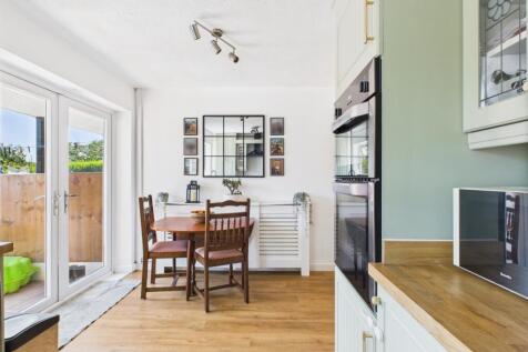 CAM03729G0-PR0092-STILL007