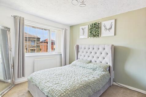 CAM03729G0-PR0092-STILL019