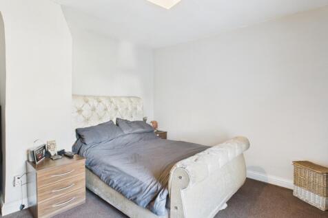 CAM03729G0-PR0137-STILL037