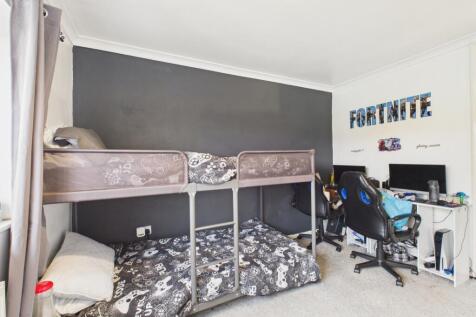 CAM03729G0-PR0158-STILL037