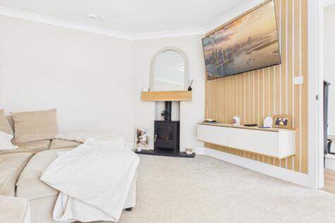 CAM03729G0-PR0159-STILL014