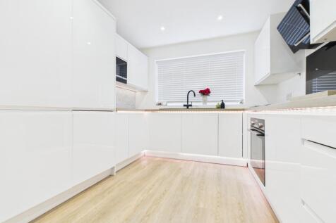 CAM03729G0-PR0159-STILL017