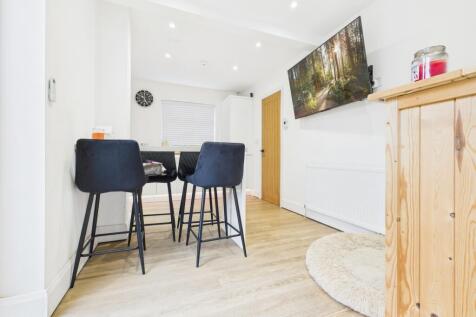 CAM03729G0-PR0159-STILL020