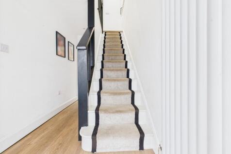 CAM03729G0-PR0159-STILL012