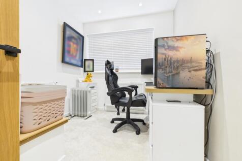 CAM03729G0-PR0159-STILL007