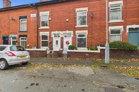 CAM03729G0-PR0165-STILL028