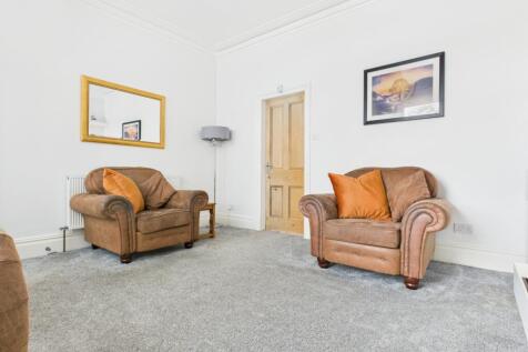 CAM03729G0-PR0165-STILL016