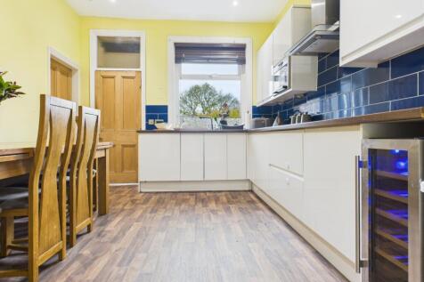 CAM03729G0-PR0165-STILL022