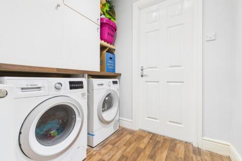 CAM03729G0-PR0165-STILL024