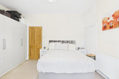 CAM03729G0-PR0165-STILL007