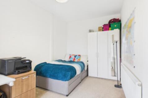 CAM03729G0-PR0165-STILL009