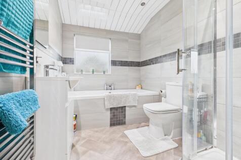 CAM03729G0-PR0165-STILL010