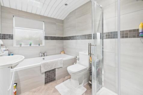 CAM03729G0-PR0165-STILL012