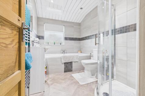 CAM03729G0-PR0165-STILL011