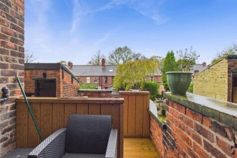 CAM03729G0-PR0165-STILL030