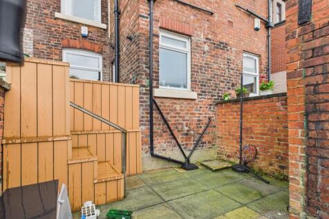 CAM03729G0-PR0165-STILL034