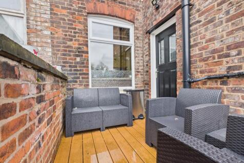 CAM03729G0-PR0165-STILL036