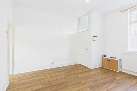 CAM03729G0-PR0169-STILL002