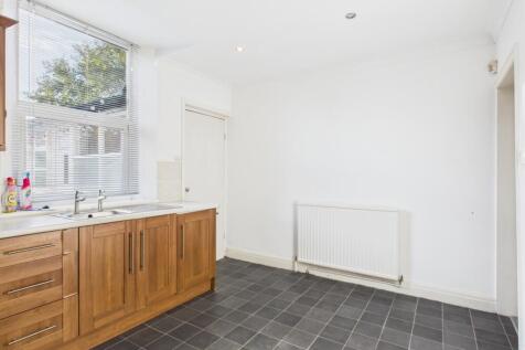 CAM03729G0-PR0169-STILL004