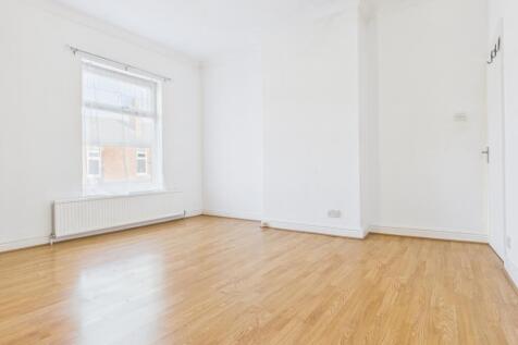 CAM03729G0-PR0169-STILL013