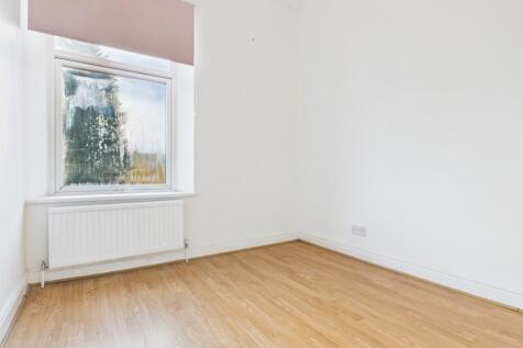 CAM03729G0-PR0169-STILL017