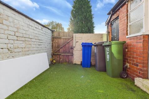 CAM03729G0-PR0169-STILL007