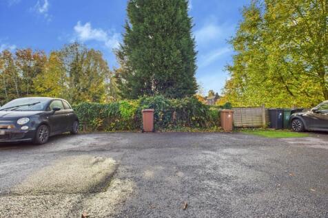 CAM03729G0-PR0169-STILL008