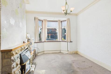 CAM03729G0-PR0171-STILL015