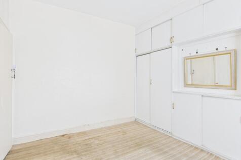 CAM03729G0-PR0171-STILL033