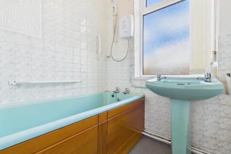 CAM03729G0-PR0171-STILL025